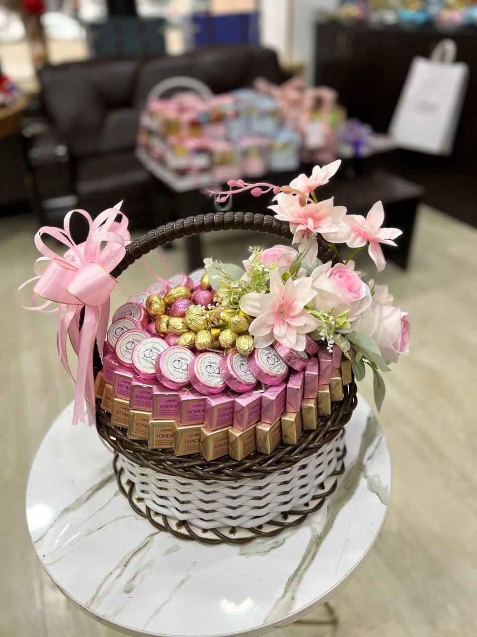 Shokolad gullar — shokolad va gul kompozitsiyasi